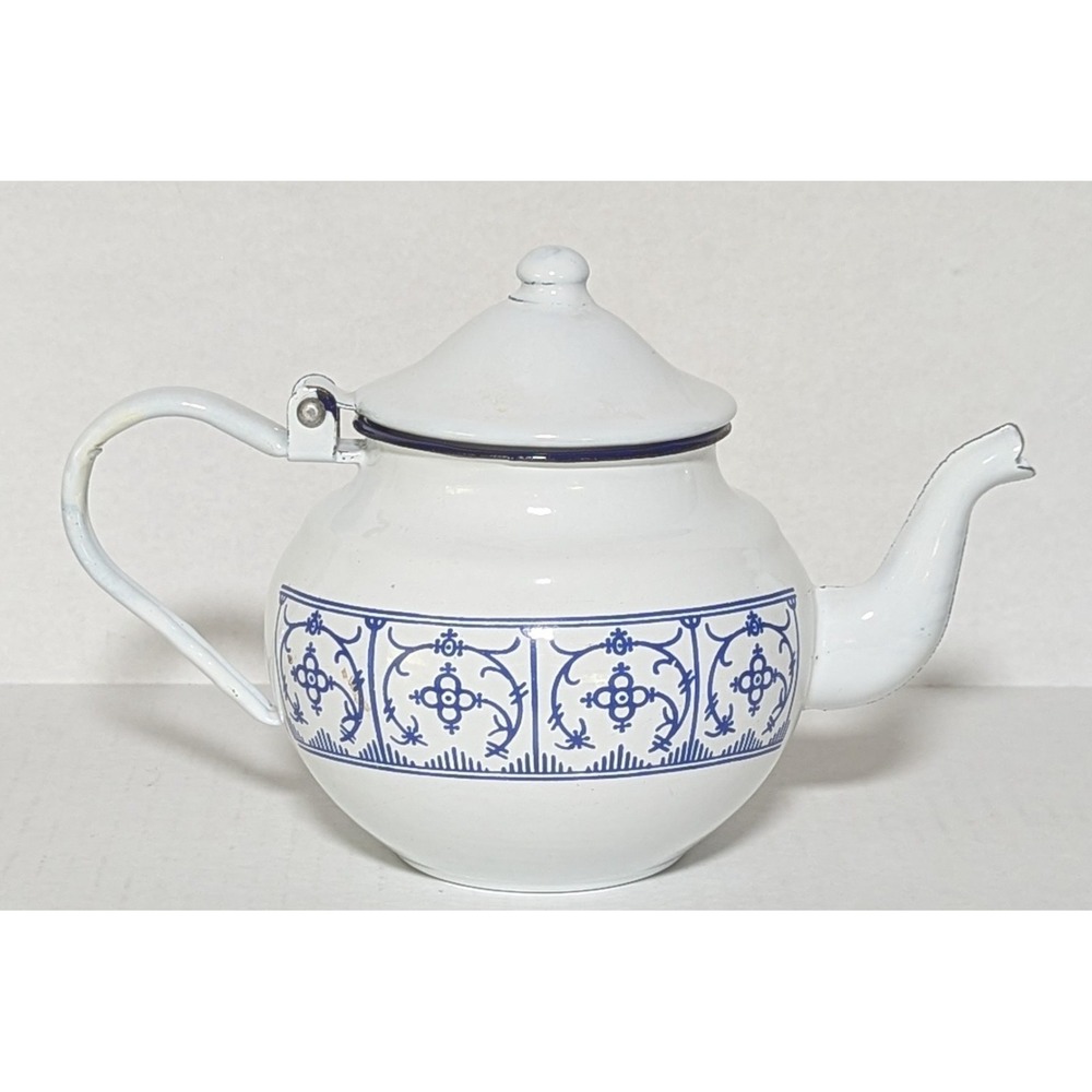 Vtg European Enamelware Teapot Blue & White Strawflower Pattern Hinged Lid
